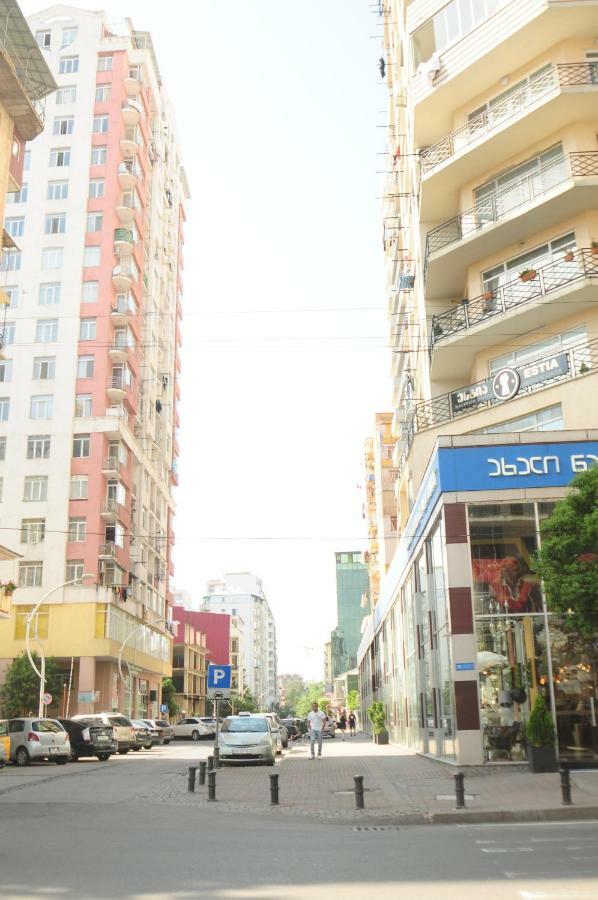 Apartments With A View Of The Trinity Holy バトゥーミ エクステリア 写真