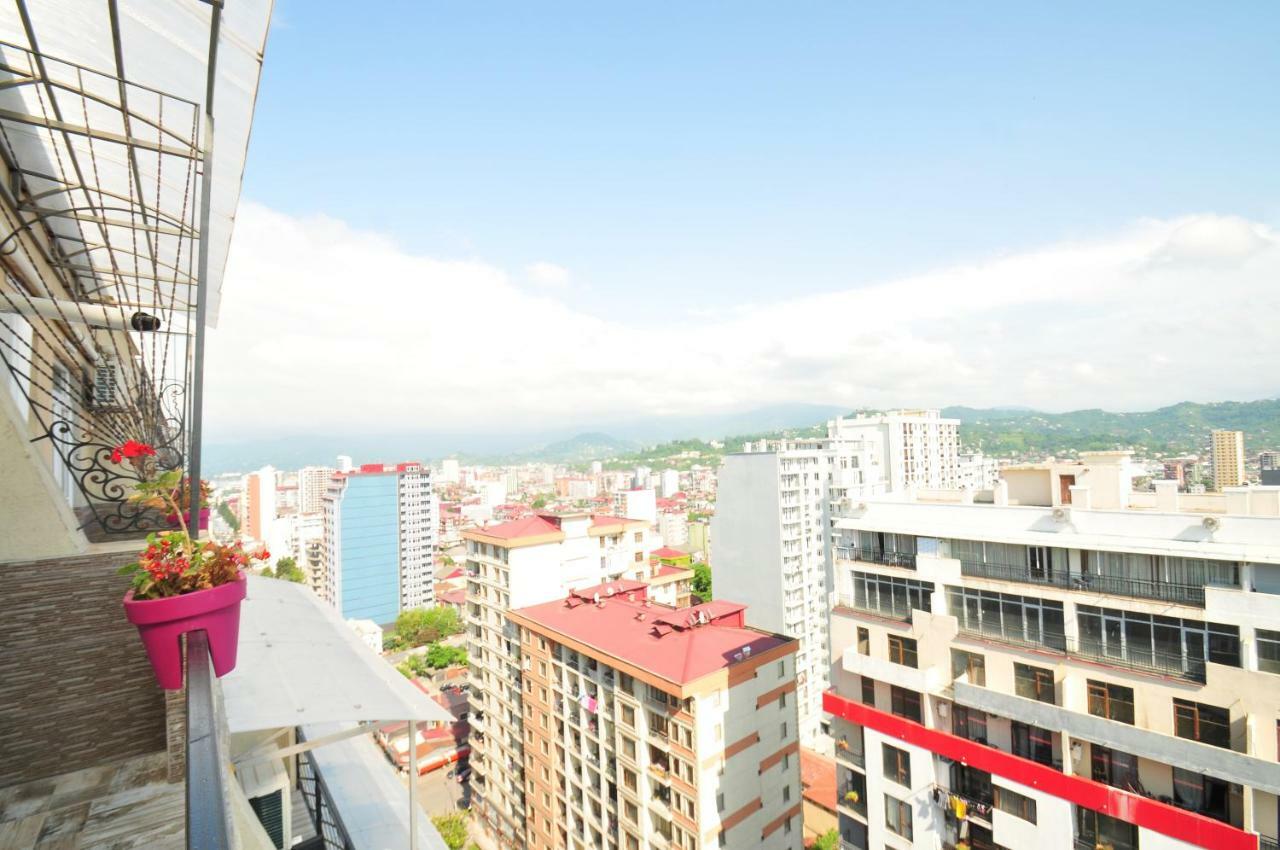 Apartments With A View Of The Trinity Holy バトゥーミ エクステリア 写真