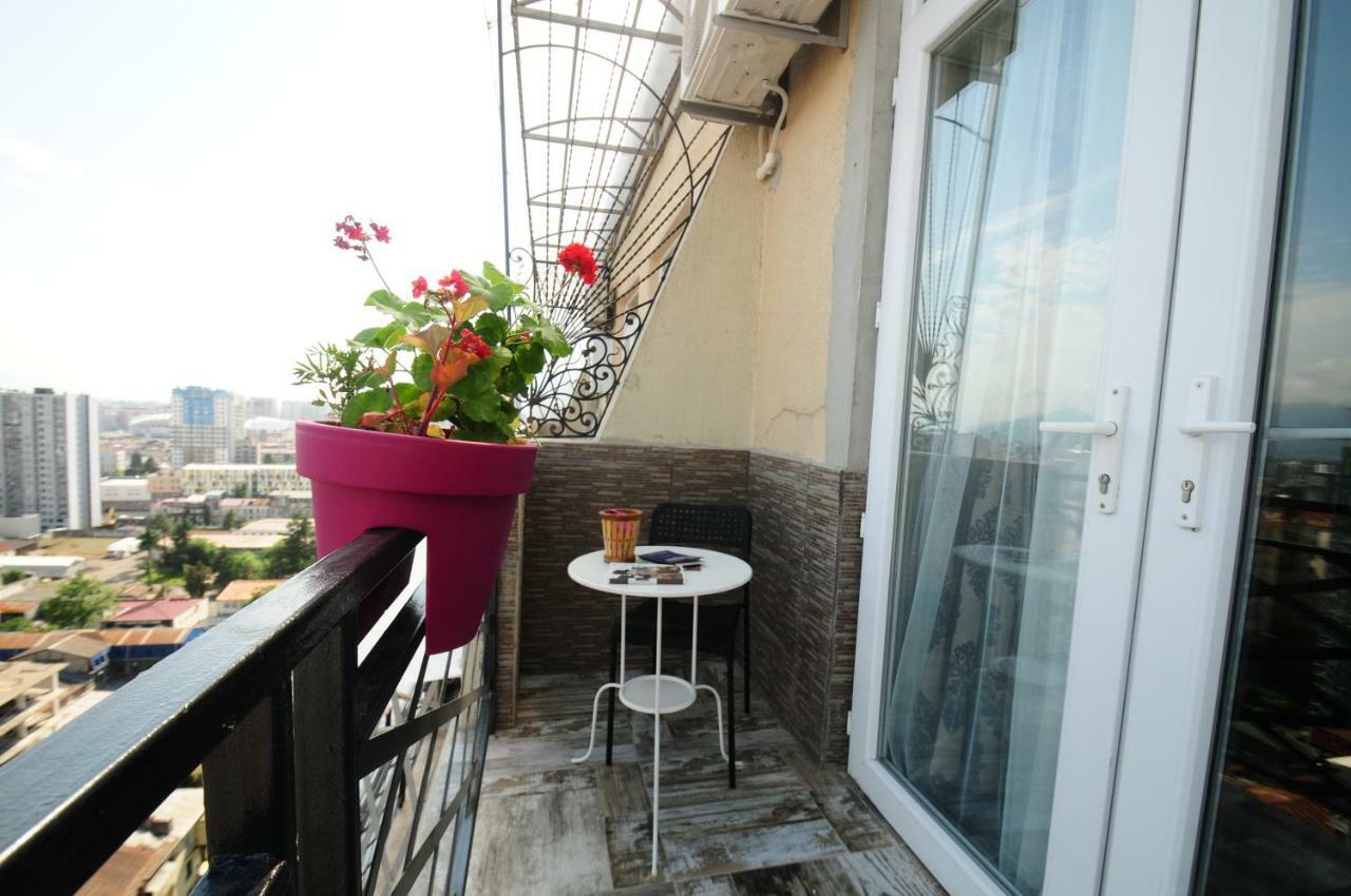 Apartments With A View Of The Trinity Holy バトゥーミ エクステリア 写真